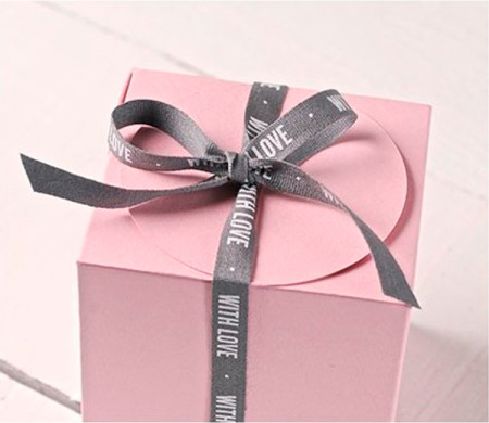 Ruban cadeau “With love” pour cadeaux plein d'amour