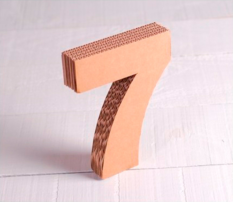 Originaux numéros en carton pour décorer, qui donnera une touche handmade à toute pièce. Des plus original, découvre-les!