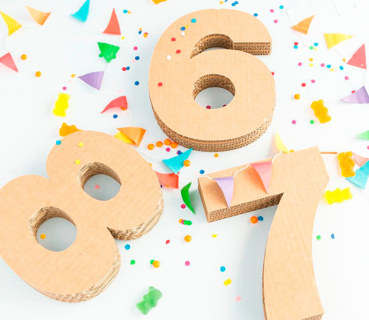 Originaux numéros en carton pour décorer, qui donnera une touche handmade à toute pièce. Des plus original, découvre-les!