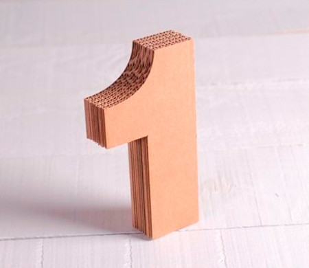 Originaux numéros en carton pour décorer, qui donnera une touche handmade à toute pièce. Des plus original, découvre-les!
