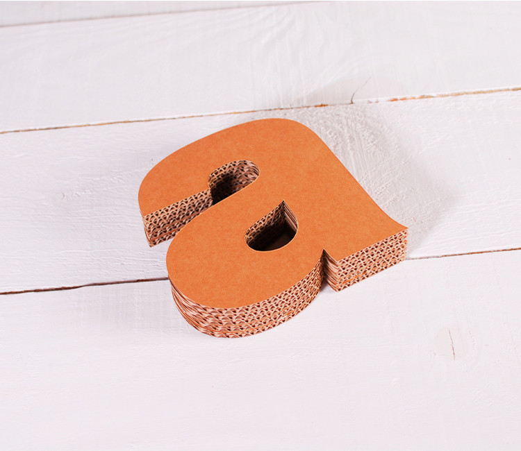 Lettres minuscules en carton décoratives