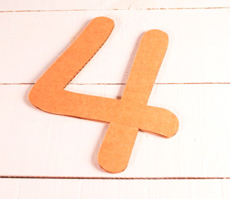 Grand chiffre de carton