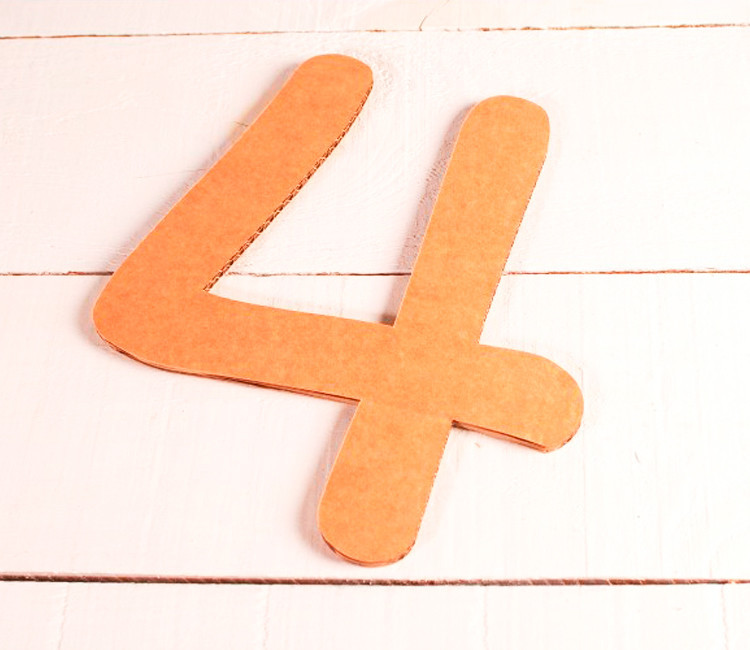Grand chiffre de carton