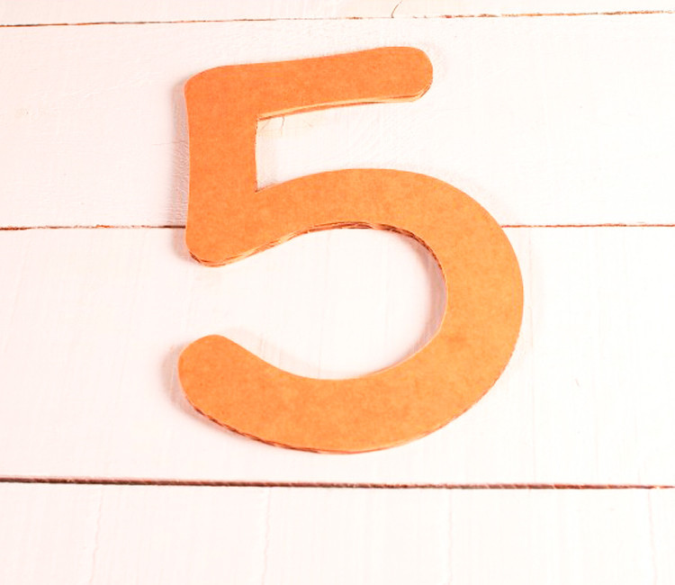 Grand chiffre de carton