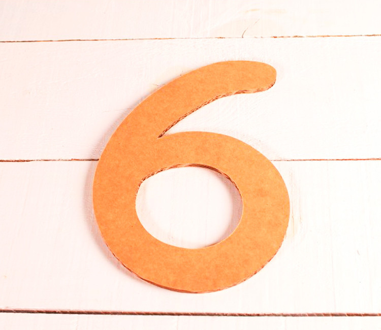 Grand chiffre de carton