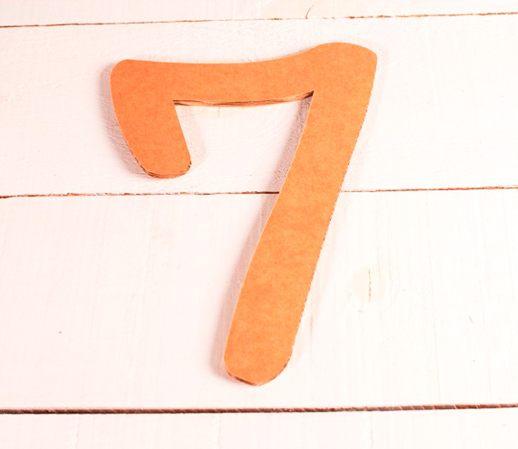 Grand chiffre de carton