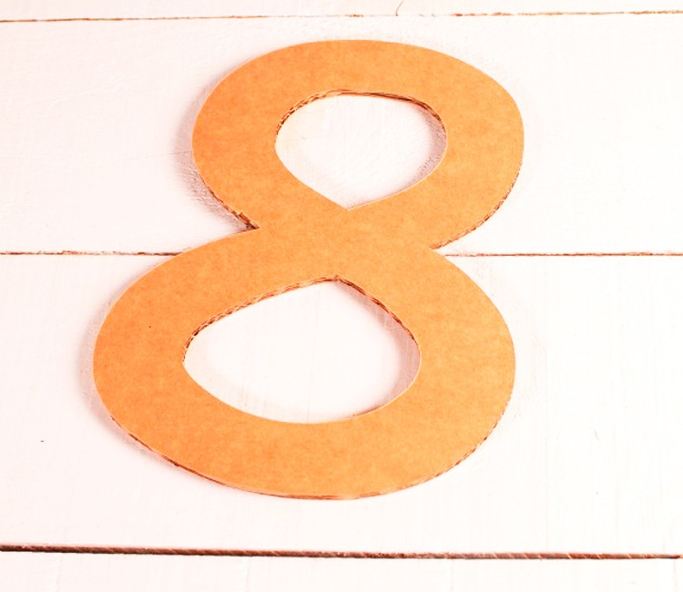 Grand chiffre de carton
