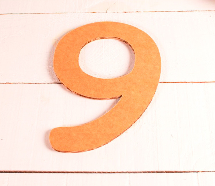 Grand chiffre de carton