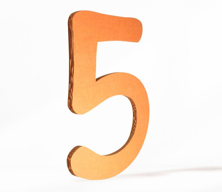 Grand chiffre de carton