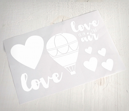 Sticker décoratif "Love is in the air"