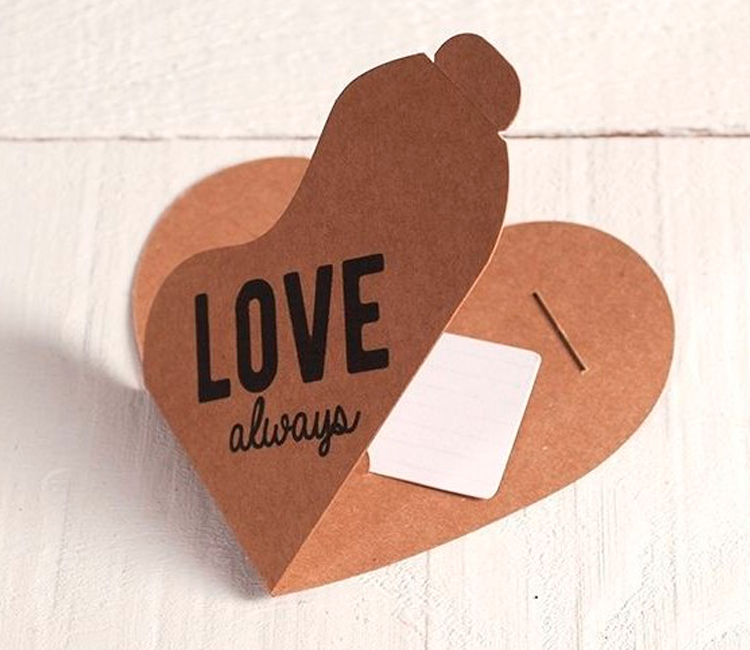 Boîte en Forme de Cœur pour Bons et Cartes Boîte en Forme de Cœur pour Bons et Cartes