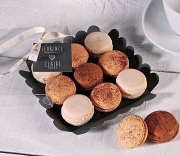 Boîte à macarons avec ruban imprimé