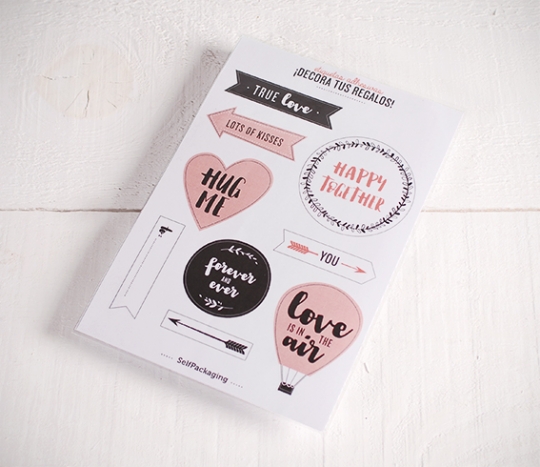 Stickers pour cadeaux "Love is in the air"