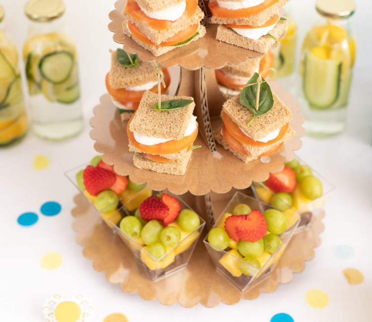 Présentoir en carton pour cupcakes et gâteaux Présentoir en carton pour cupcakes et gâteaux
