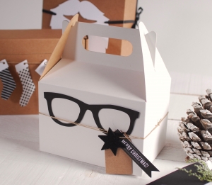 Boîte décorée avec des lunettes