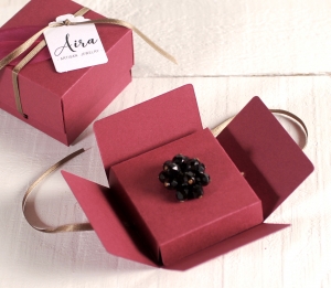 Petite boîte à bijoux décorée 