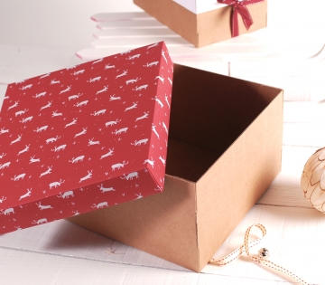 Petite boîte de Noël décorée