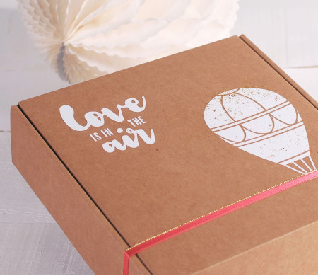 Sticker décoratif "Love is in the air"