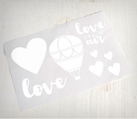 Sticker décoratif "Love is in the air"