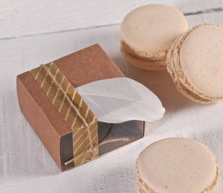 Boîte décorée pour un macaron individuel