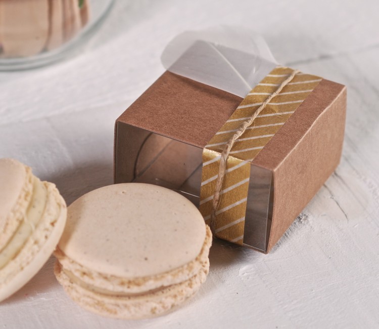 Boîte décorée pour un macaron individuel