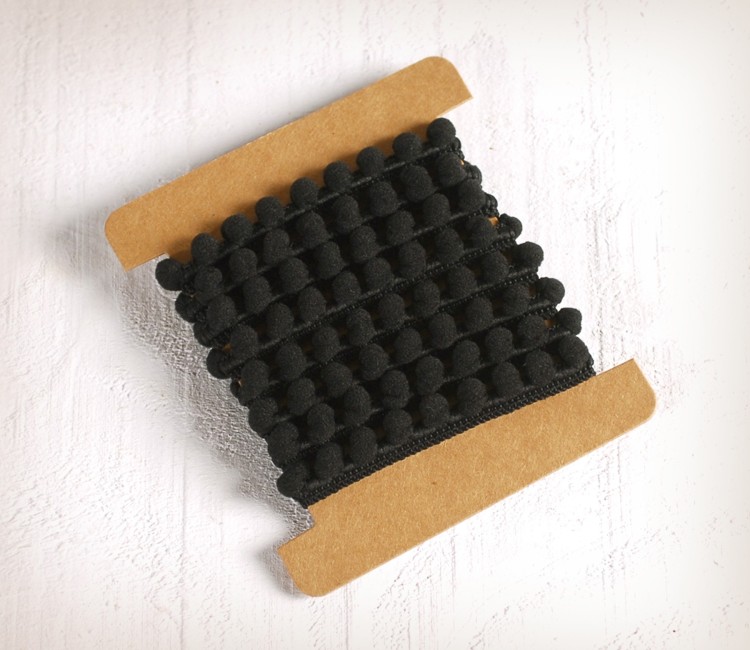 Ruban avec des Pompons, de couleur Blanche ou Noire