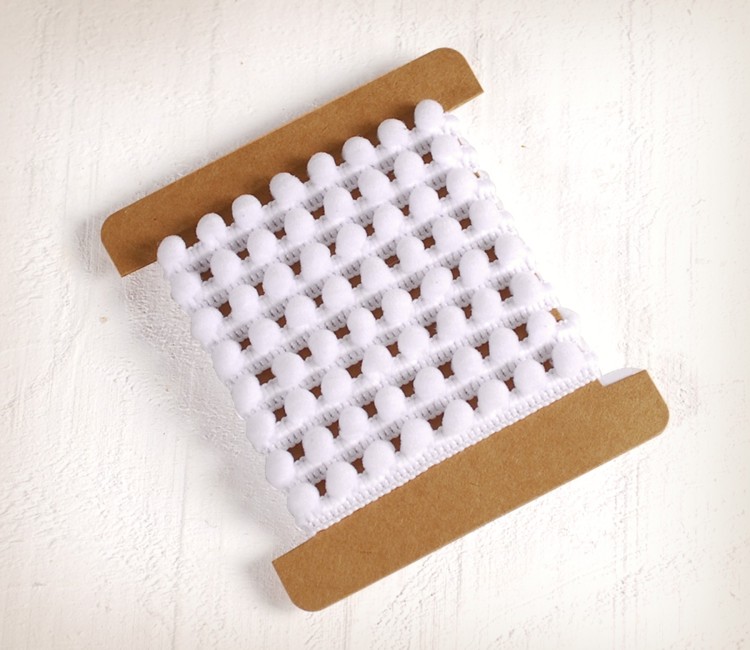 Ruban avec des Pompons, de couleur Blanche ou Noire