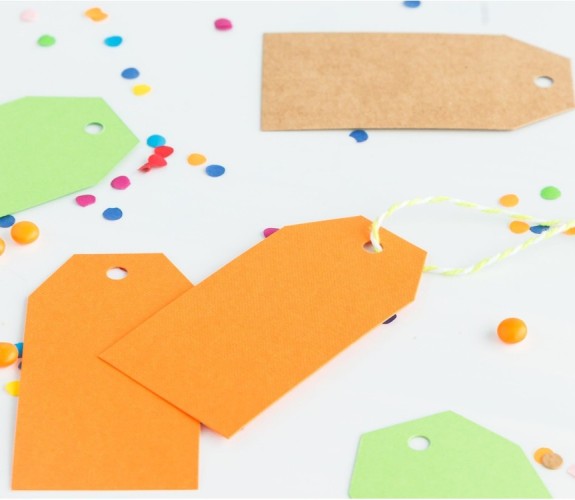 Étiquettes unies pour personnaliser tes cadeaux