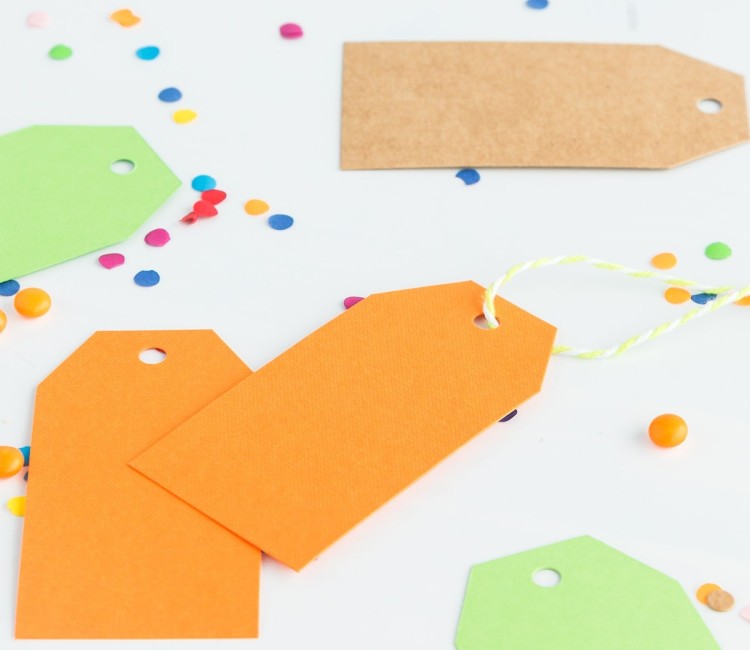 Étiquettes unies pour personnaliser tes cadeaux