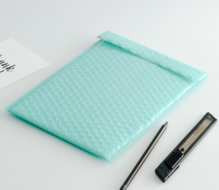 Enveloppes postales brillantes