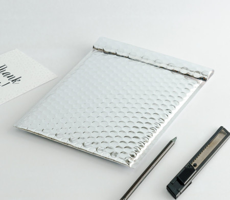 Enveloppes postales brillantes