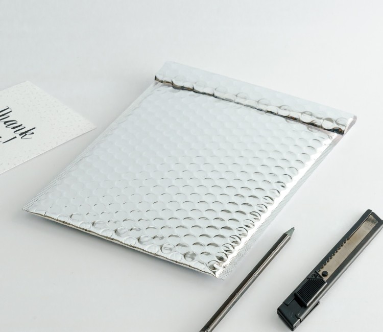 Enveloppes postales brillantes