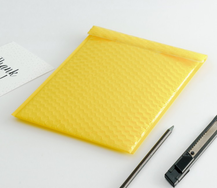 Enveloppes postales brillantes
