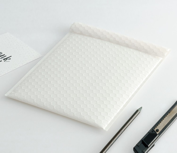 Enveloppes postales brillantes