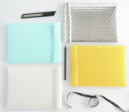Enveloppes postales brillantes