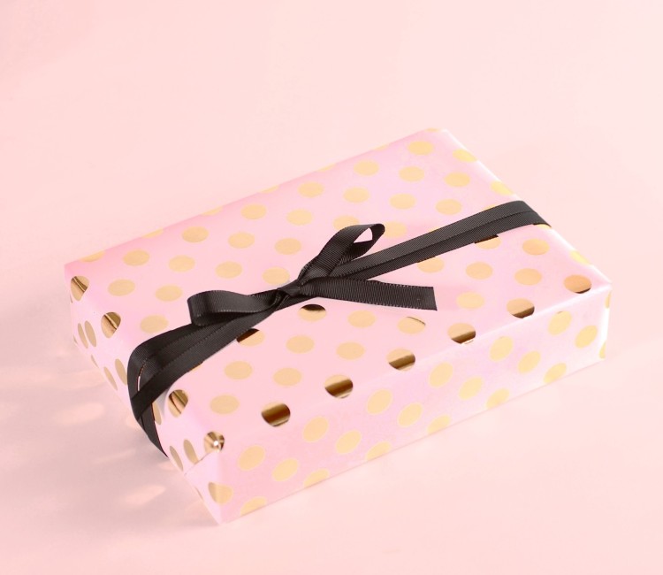 Papier cadeau à pois en papier foil