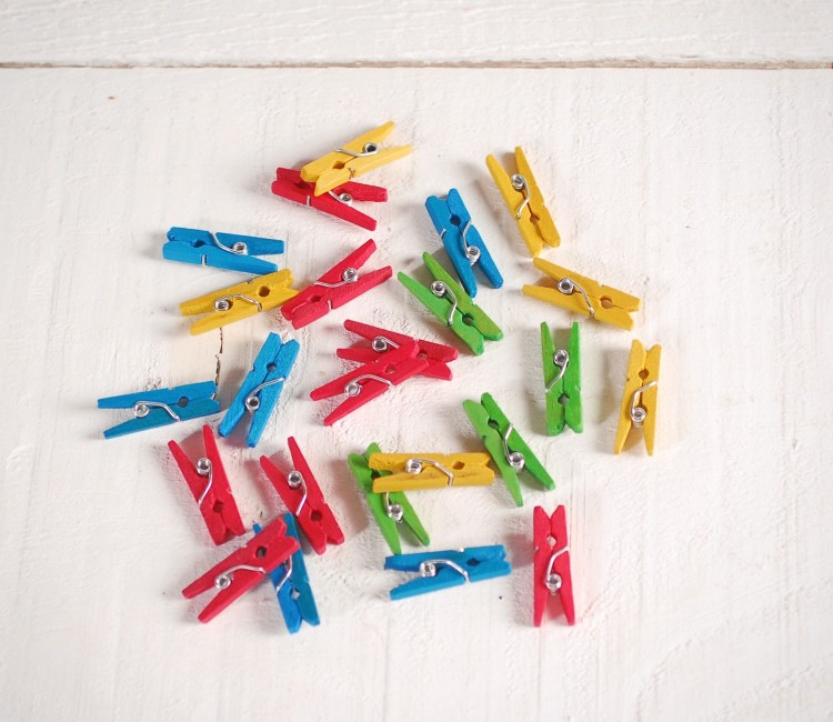 Petites Pinces Colorées. Pour Vos Travaux Manuels ! Petites Pinces Colorées. Pour Vos Travaux Manuels !