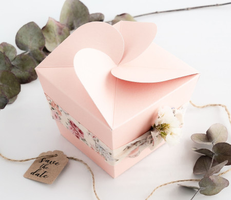 Boîte pour crèmes, originale en forme de fleur 