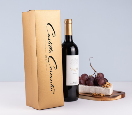 Boîte pour une bouteille de vin , renforcée et avec un couvercle