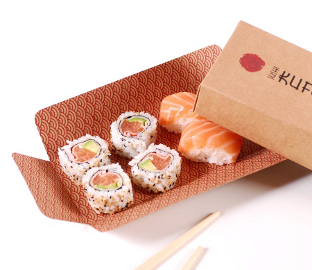 Boîte en carton pour sushis avec fente range-baguettes