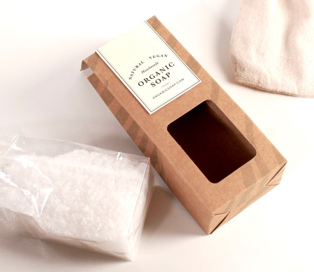 Boîte avec fenêtre pour la nourriture