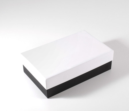Boîte rectangulaire rigide en carton doublé