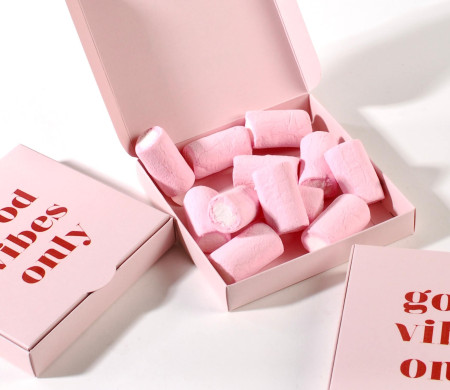 Boîte carrée rose pour les...