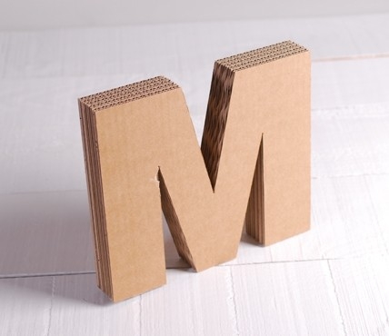 Lettres majuscules en carton