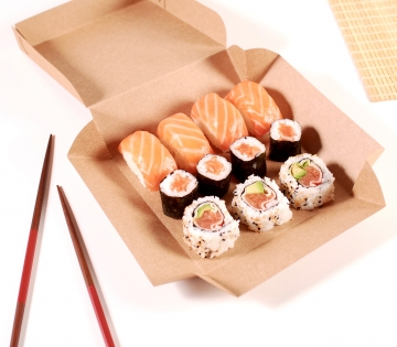 Boîte carrée sushis varié