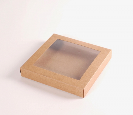 Caja plana con ventana