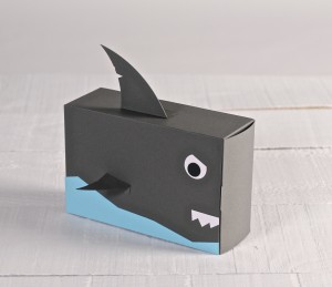 requin en carton