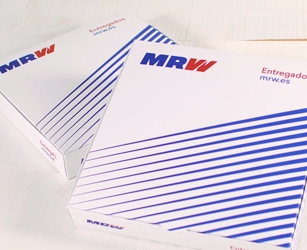 Action présentation interne MRW. Boîte d'envoi taille standard avec impression personnalisée.