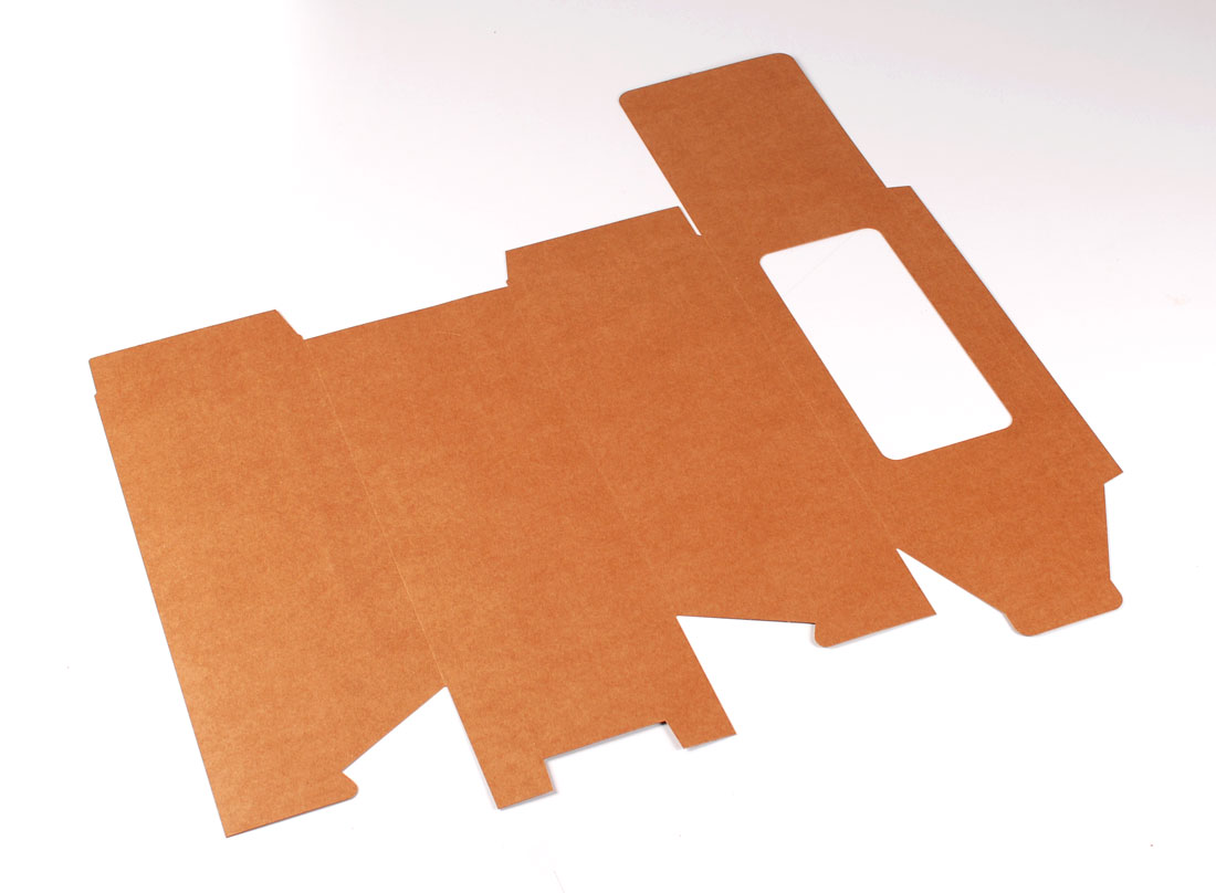 Boîte carton pour poupée fofucha