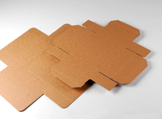 Boîte carton d'expédition avec couvercle
